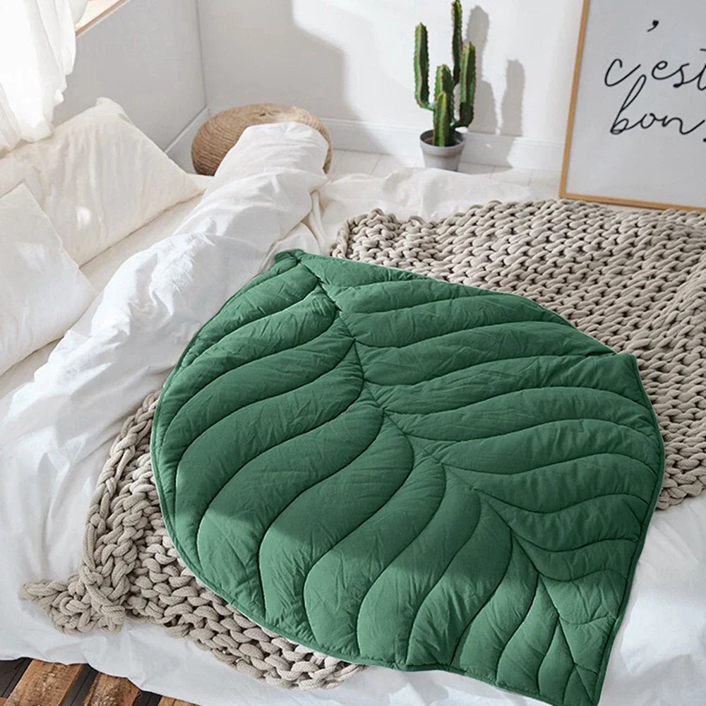 Leaf-Shaped Soft Cotton Blanket Mat for Kids and Pets