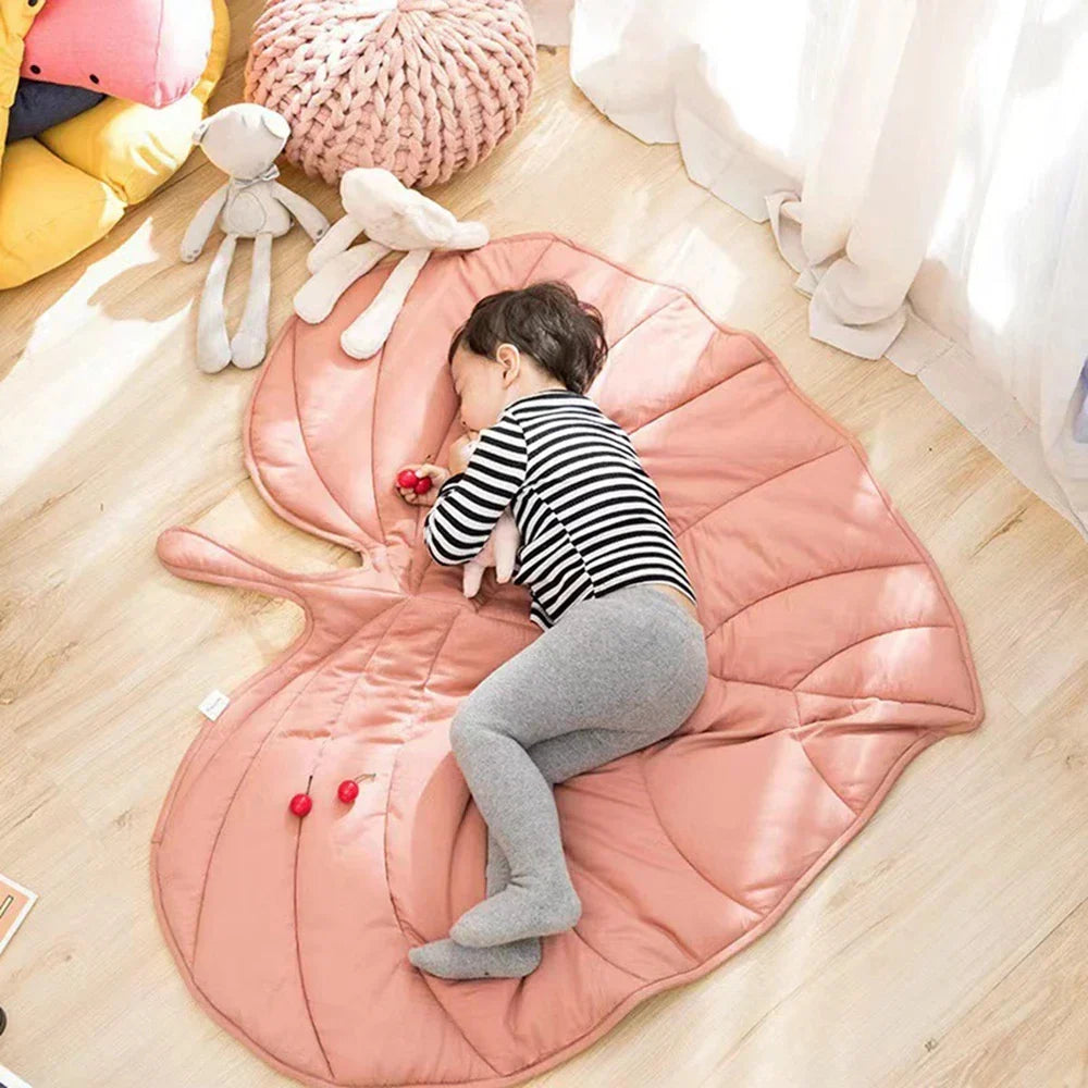 Leaf-Shaped Soft Cotton Blanket Mat for Kids and Pets
