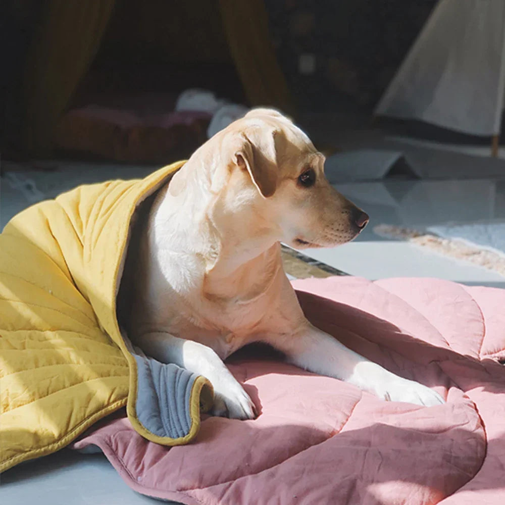 Leaf-Shaped Soft Cotton Blanket Mat for Kids and Pets